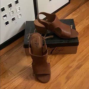 Cute chunky heel sandals!